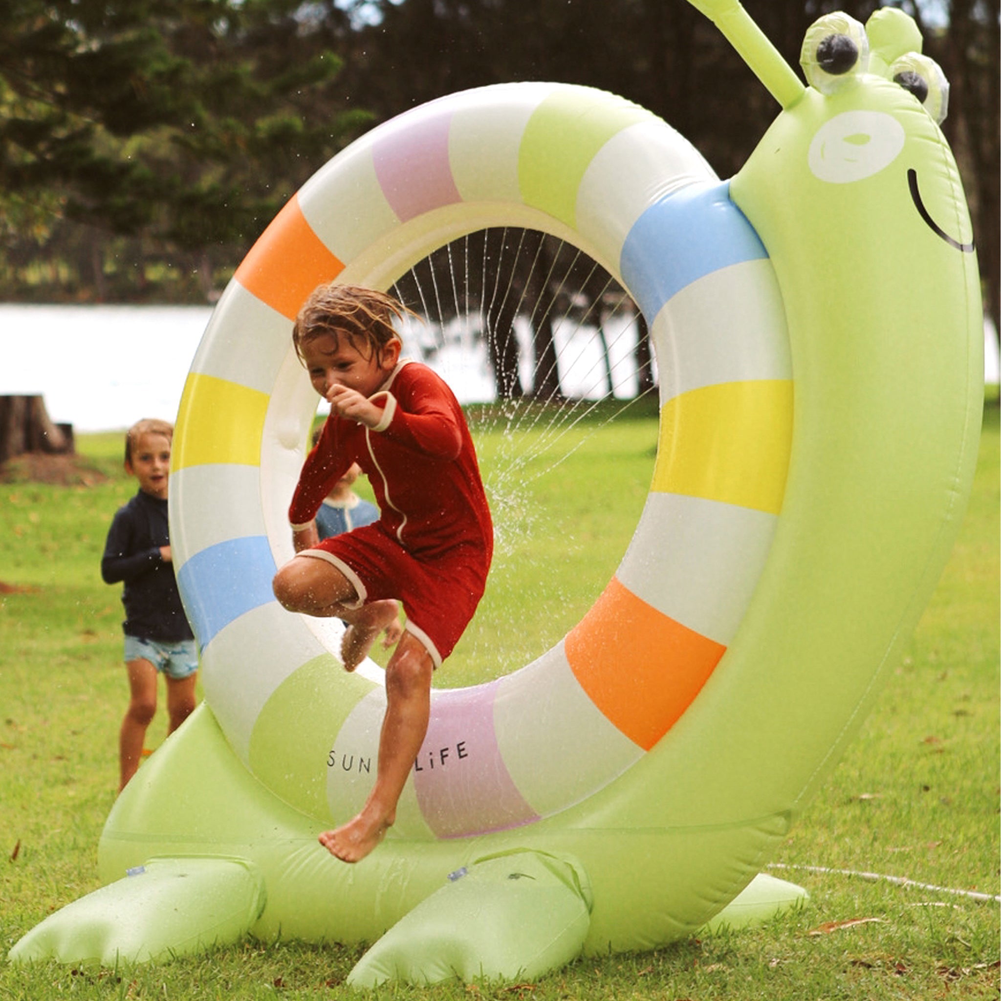 sunnylife-snail-giant-sprinkler-into-the-wild-multi-sunl-s41gissn