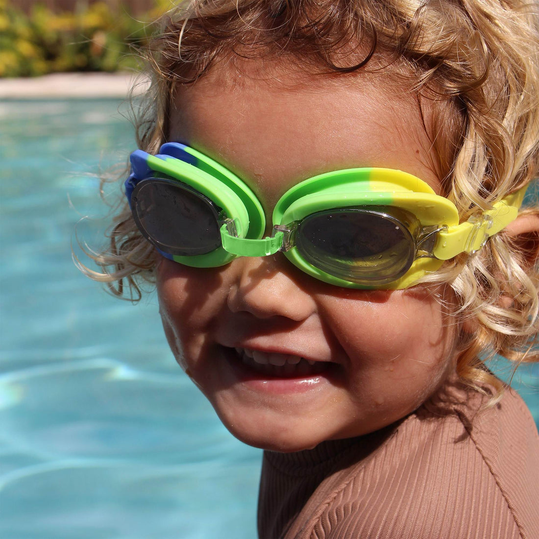 sunnylife-swimming-goggles-eli-the-elephant-multi-play-toy-sunl-s61sgeem-04