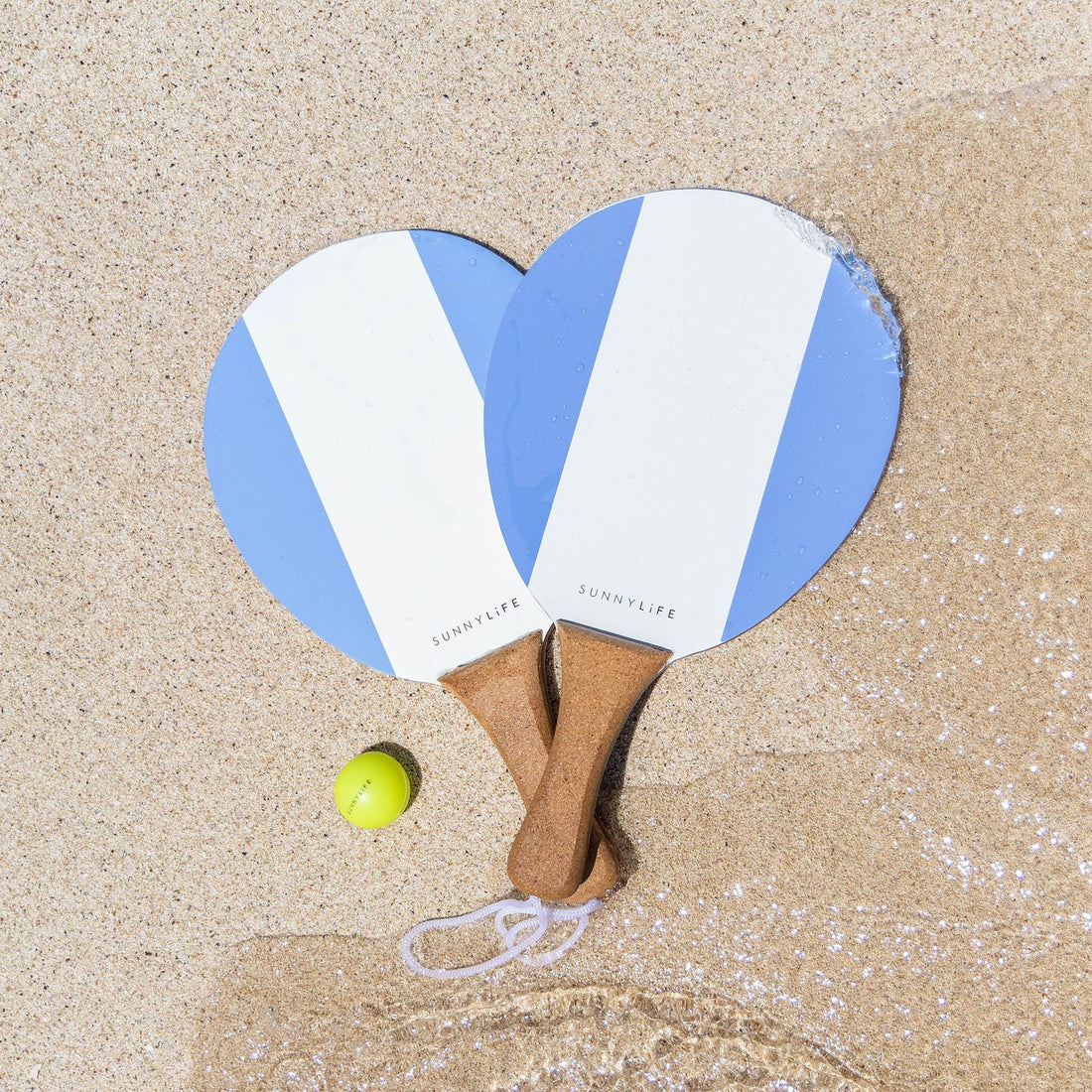sunnylife-vintage-beach-paddles-la-mer-med-blue-play-toy-sunl-s61vbpbl-07