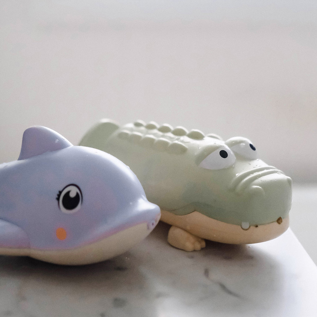 sunnylife-water-squirters-crocodile-pastel-green-sunl-s41ascrc