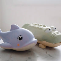 sunnylife-water-squirters-dolphin-pastel-lilac-sunl-s41asdol