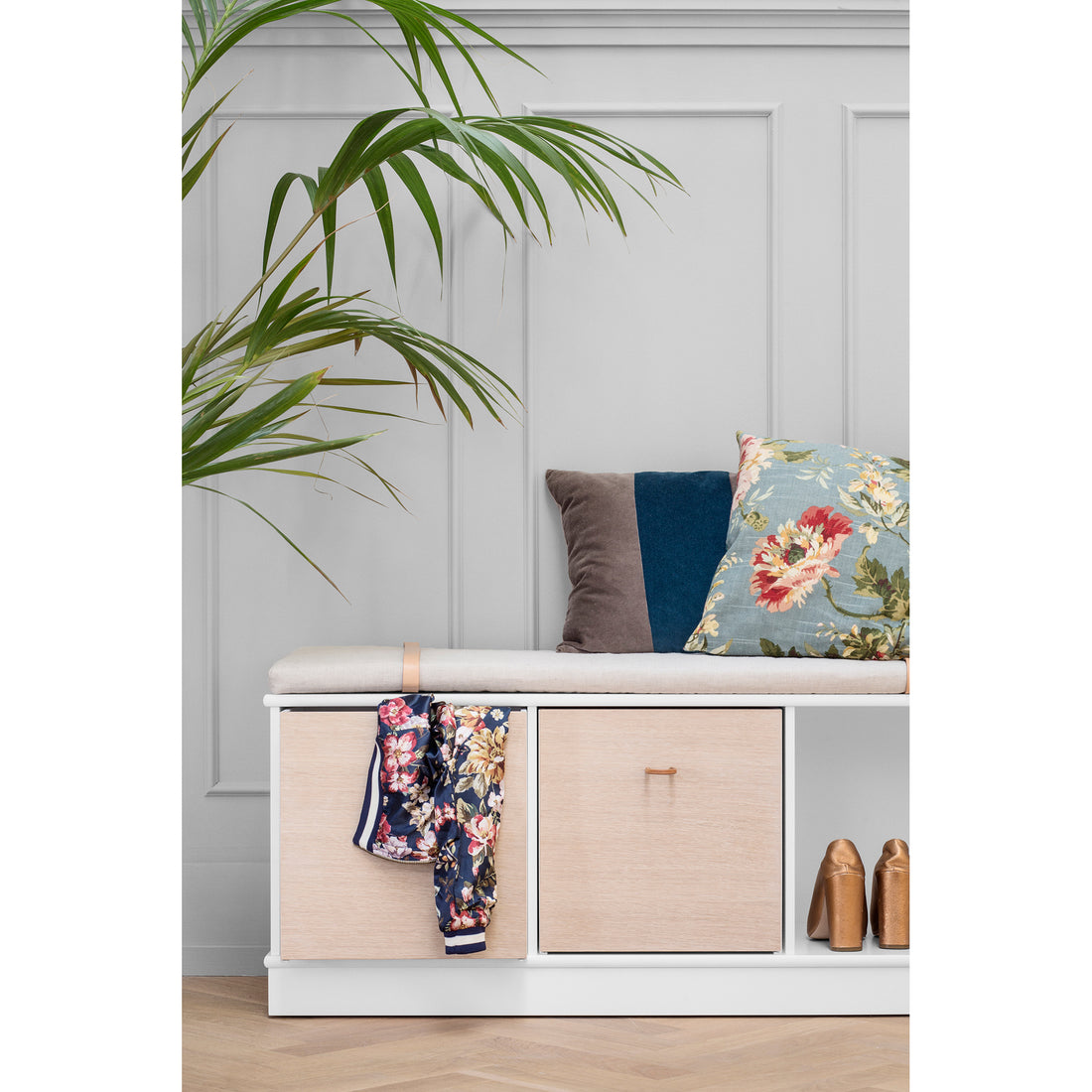 Oliver Furniture Wood Shelving Unit 5x1 Horizontal Shelf with Base