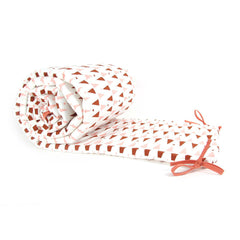 nobodinoz-cot-bumper-pink-terracotta-triangles-01