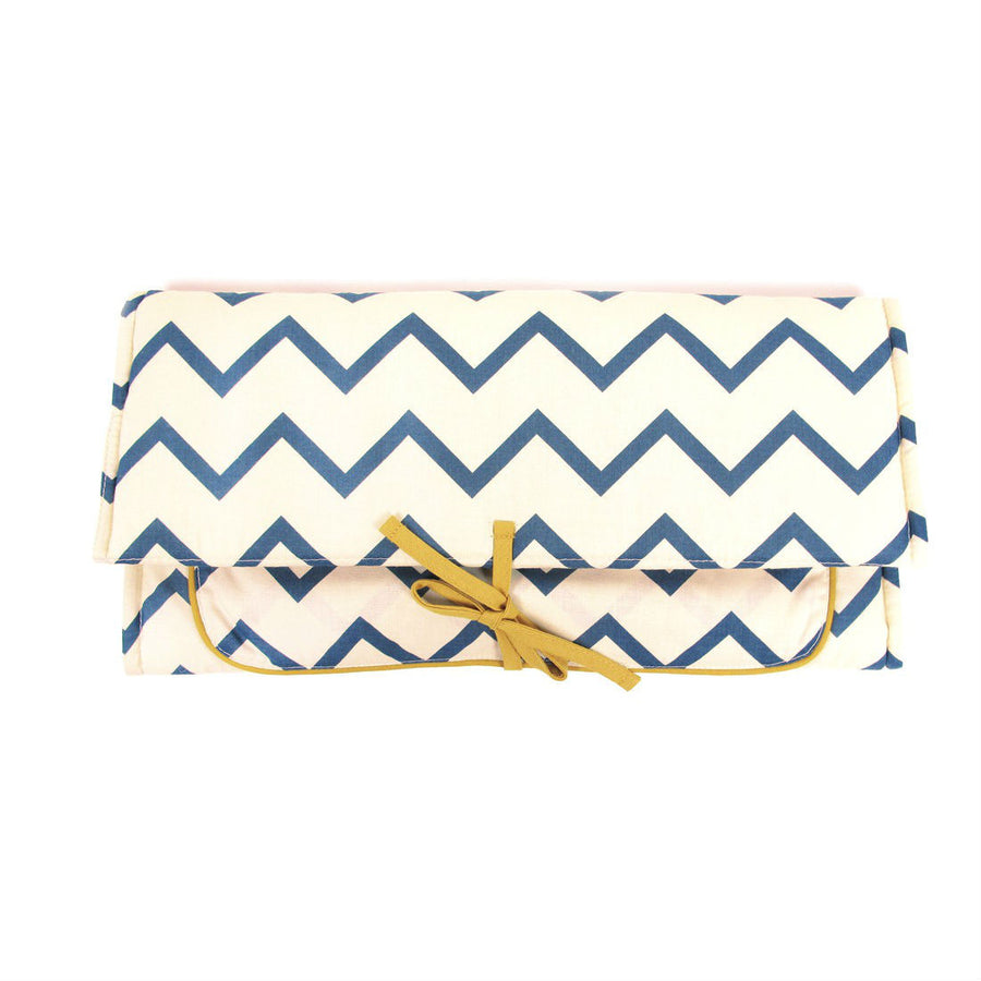 nobodinoz-changing-pad-zigzag-blue-01