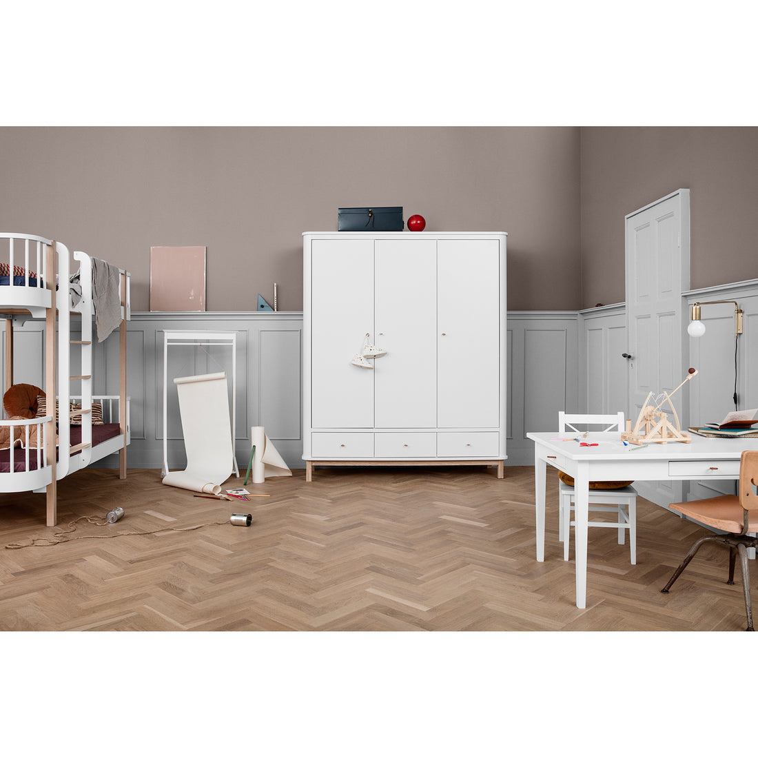 Oliver Furniture Wood Original Bunk Bed Ladder Front White (Pre-Order; Est. Delivery in 6-10 Weeks)