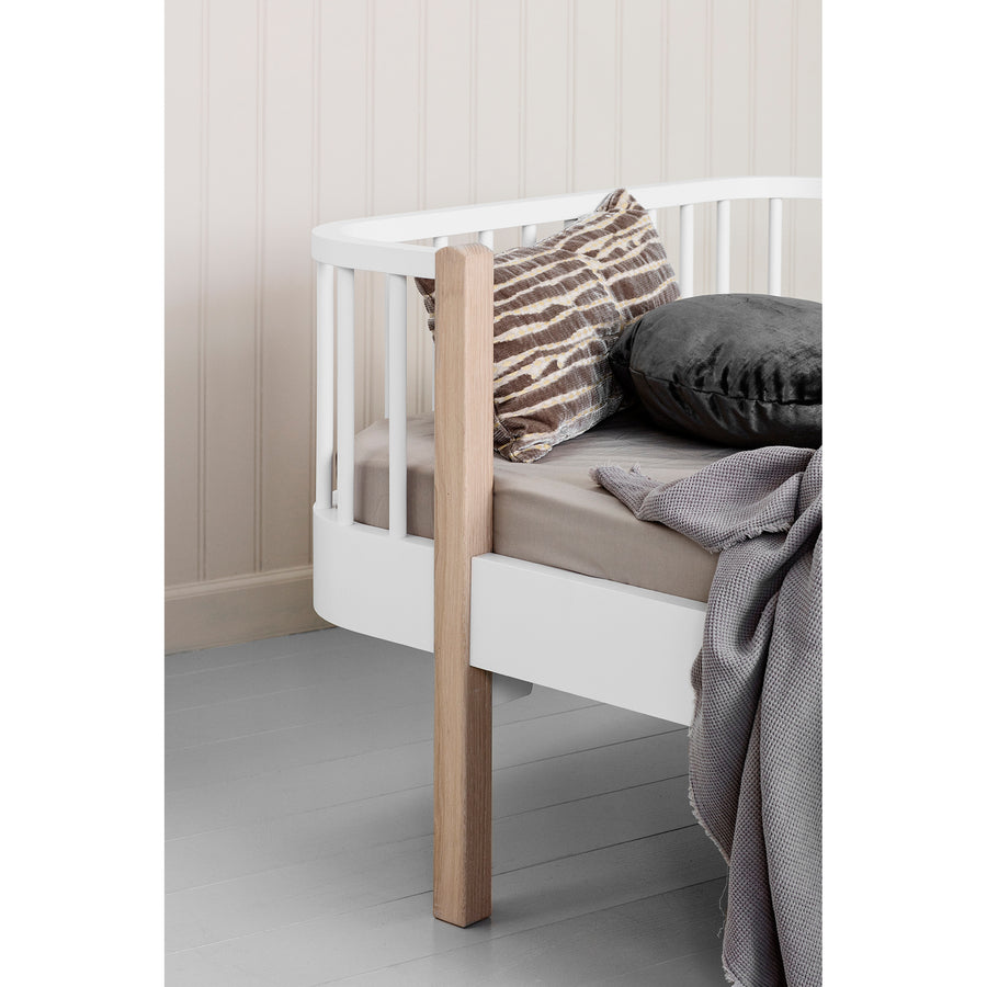 Oliver Furniture Wood Bed White/Oak