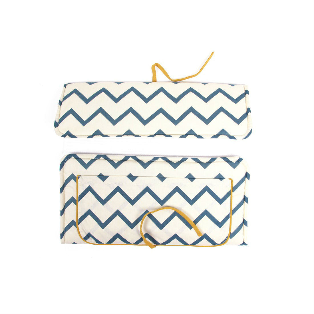nobodinoz-changing-pad-zigzag-blue-02