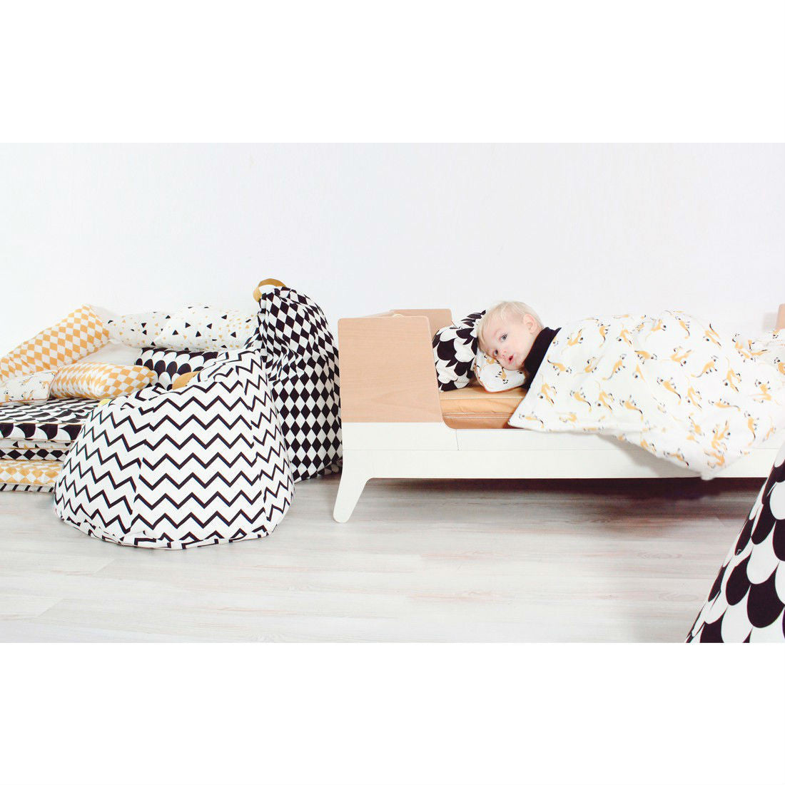nobodinoz-beanbag-marrakech-zigzag-black-02
