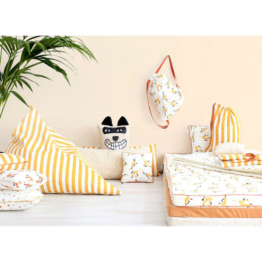 nobodinoz-cushion-averell-mustard-stars-03