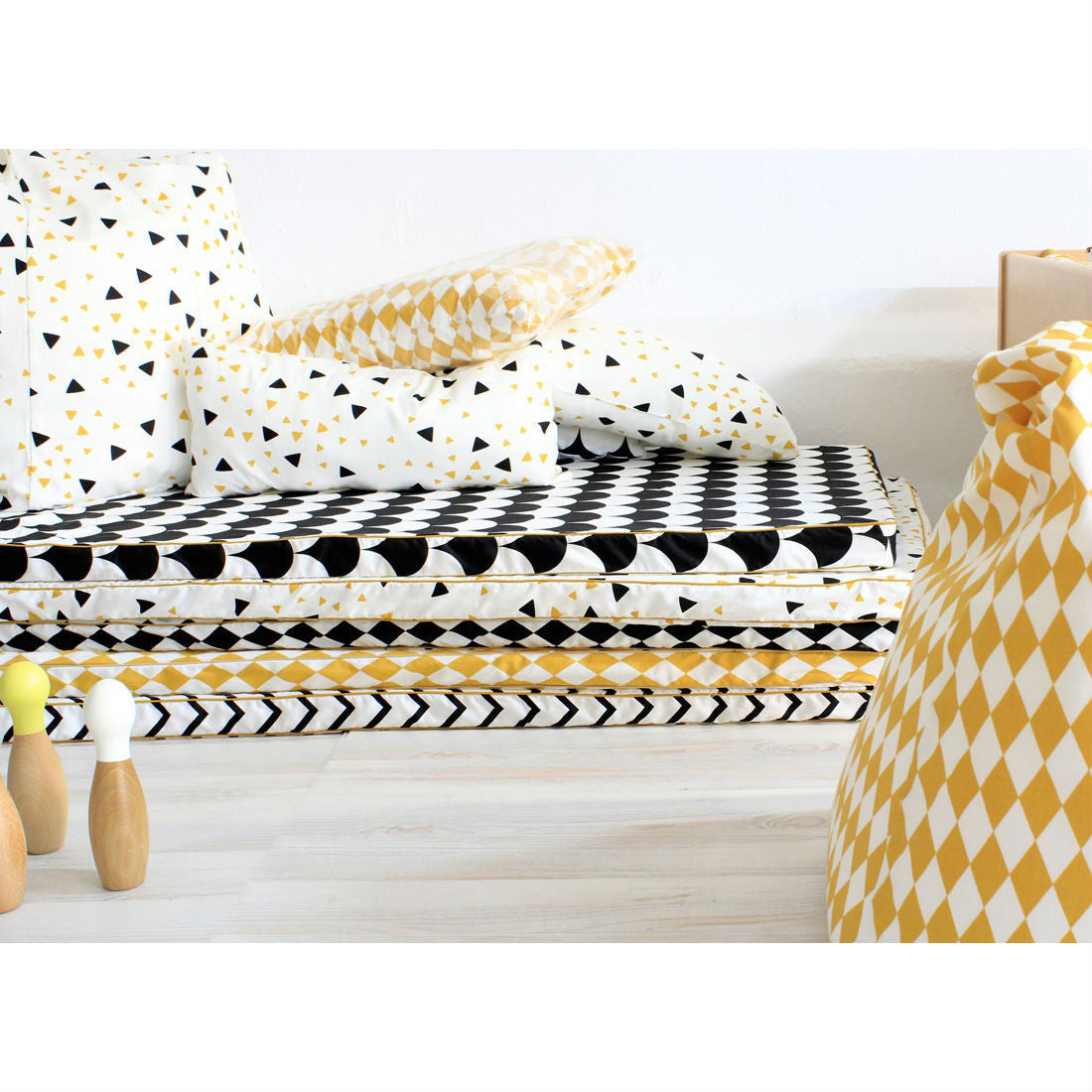 nobodinoz-beanbag-marrakech-black-honey-sparks-03