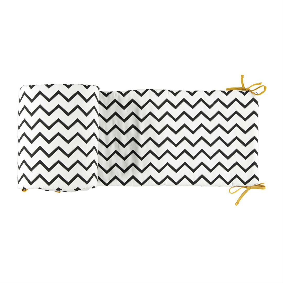 nobodinoz-cot-bumper-zigzag-black-02