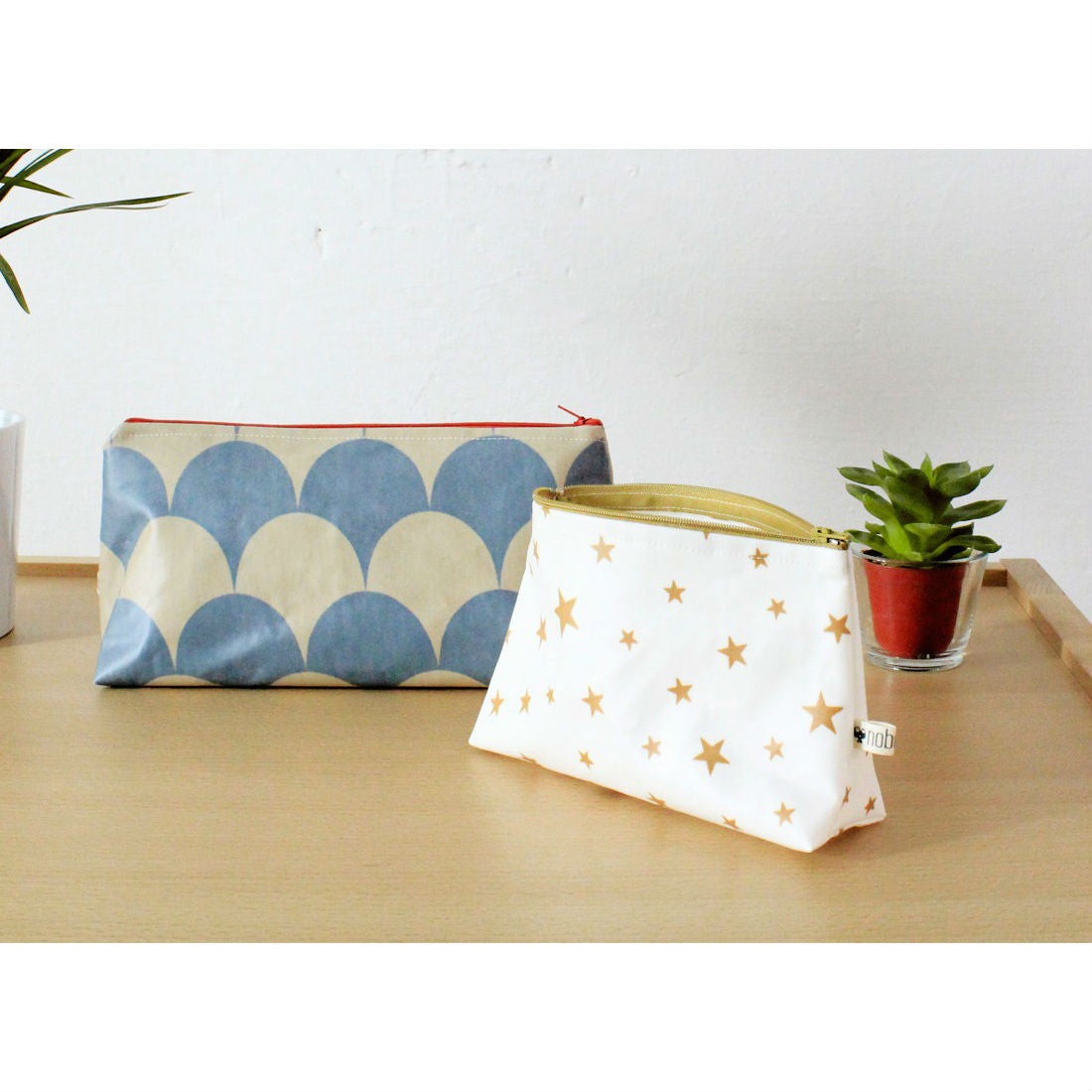 nobodinoz-pencil-case-capri-mustard-stars-03