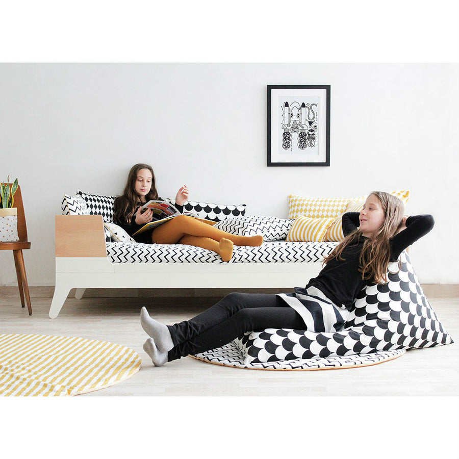 nobodinoz-blanket-zigzag-black-07