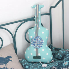 barnabe-aime-le-cafe-musical-guitar-baby-toys-play-music-banr-gui-01