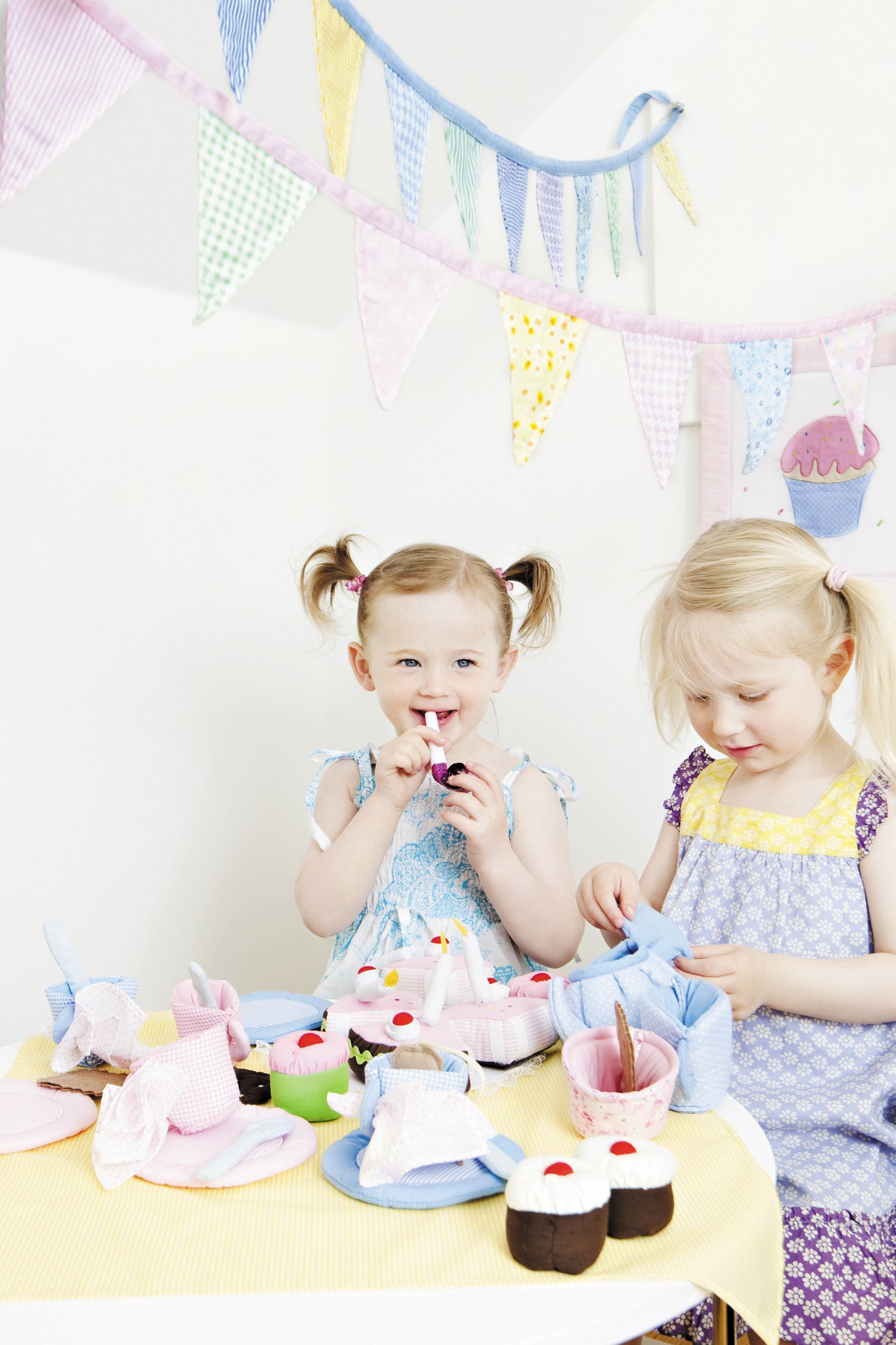 Oskar and Ellen Soft Tea Set with Cupcakes