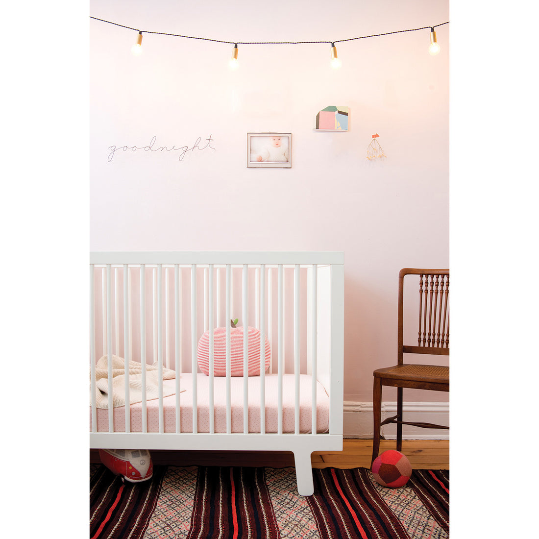 Oeuf Sparrow Crib Walnut (Pre-Order; Est. Delivery in 6-10 Weeks)