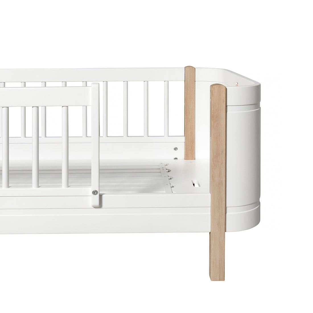 Oliver Furniture Wood Mini+ Cot Bed (With Junior Conversion Kit) - White/Oak