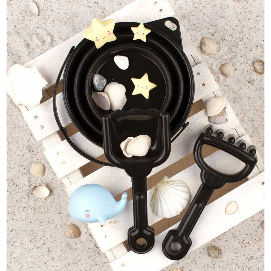 a-little-lovely-company-bucket-and-spade-set-black- (6)