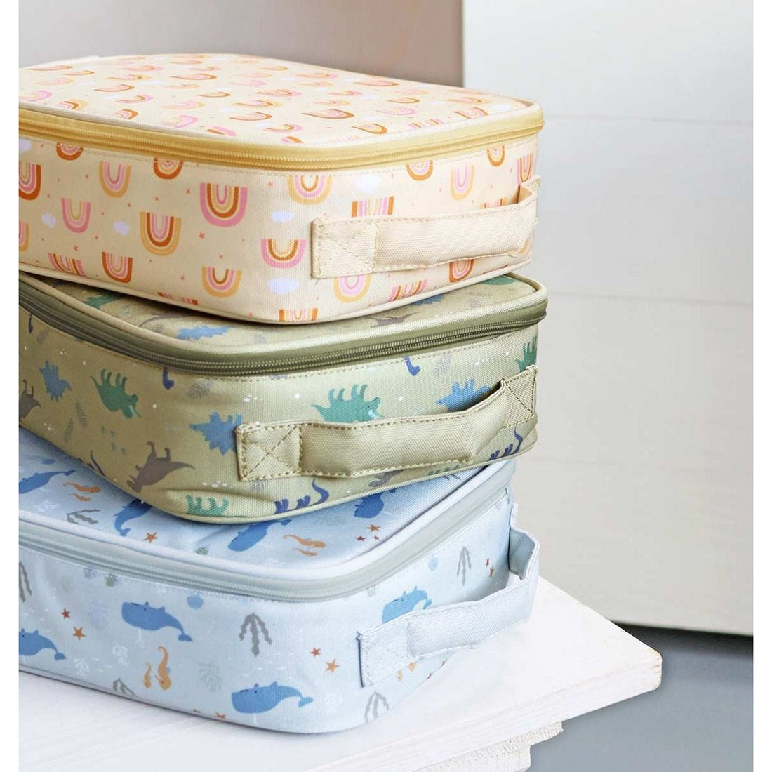 a-little-lovely-company-cool-bag-rainbows- (6)