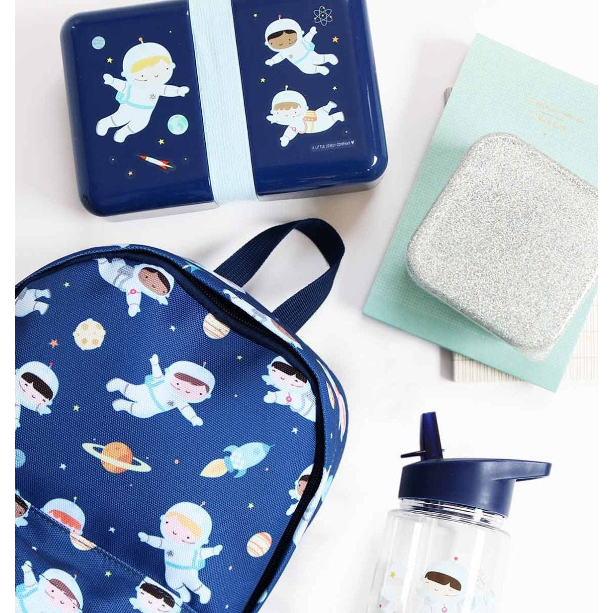 a-little-lovely-company-little-backpack-astronauts- (4)