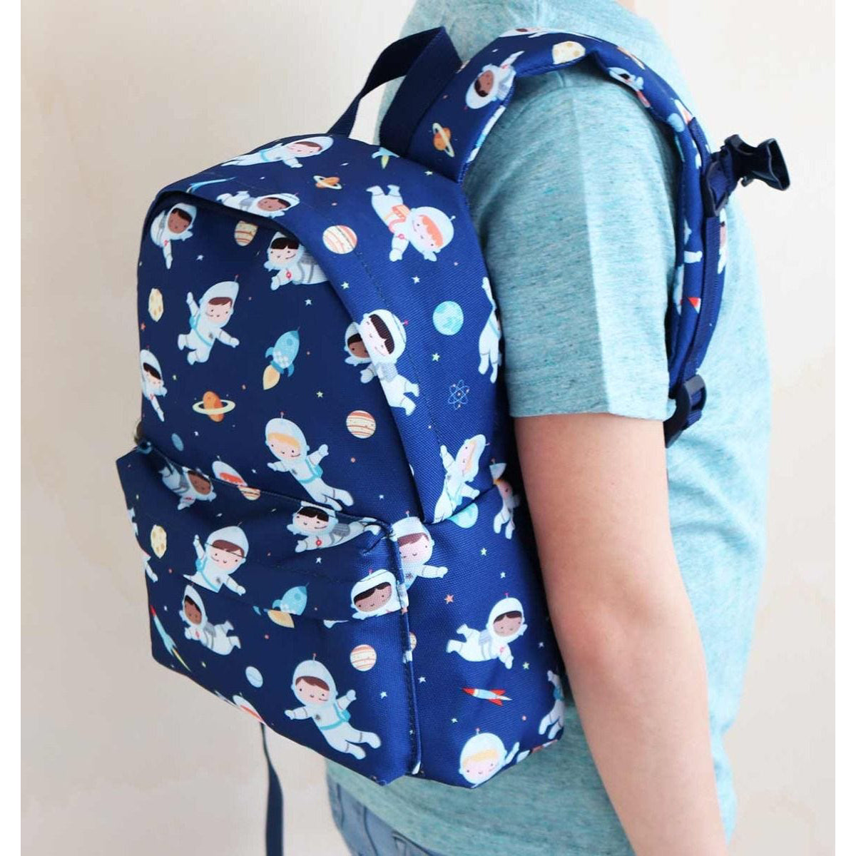 a-little-lovely-company-little-backpack-astronauts- (5)
