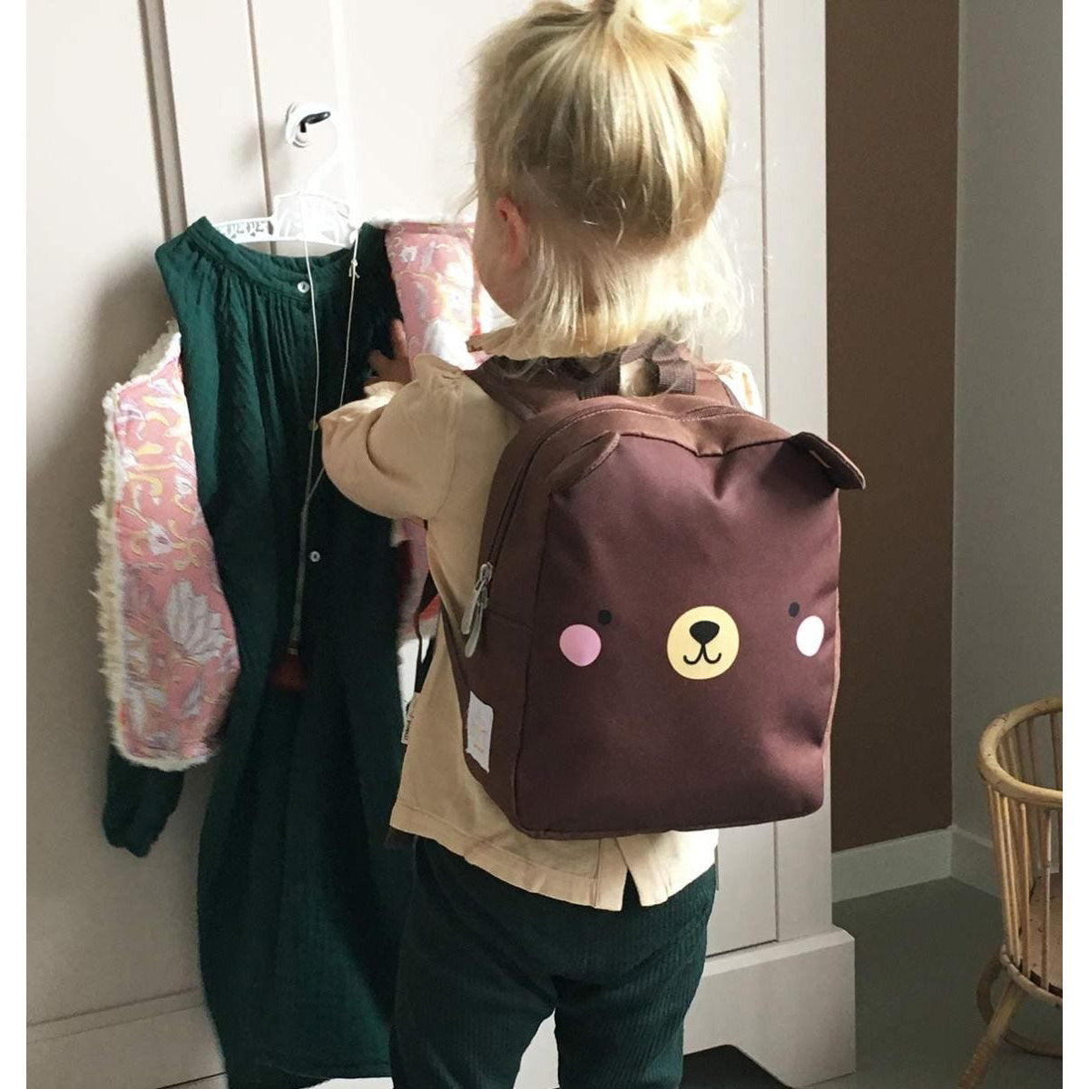 a-little-lovely-company-little-backpack-bear- (4)