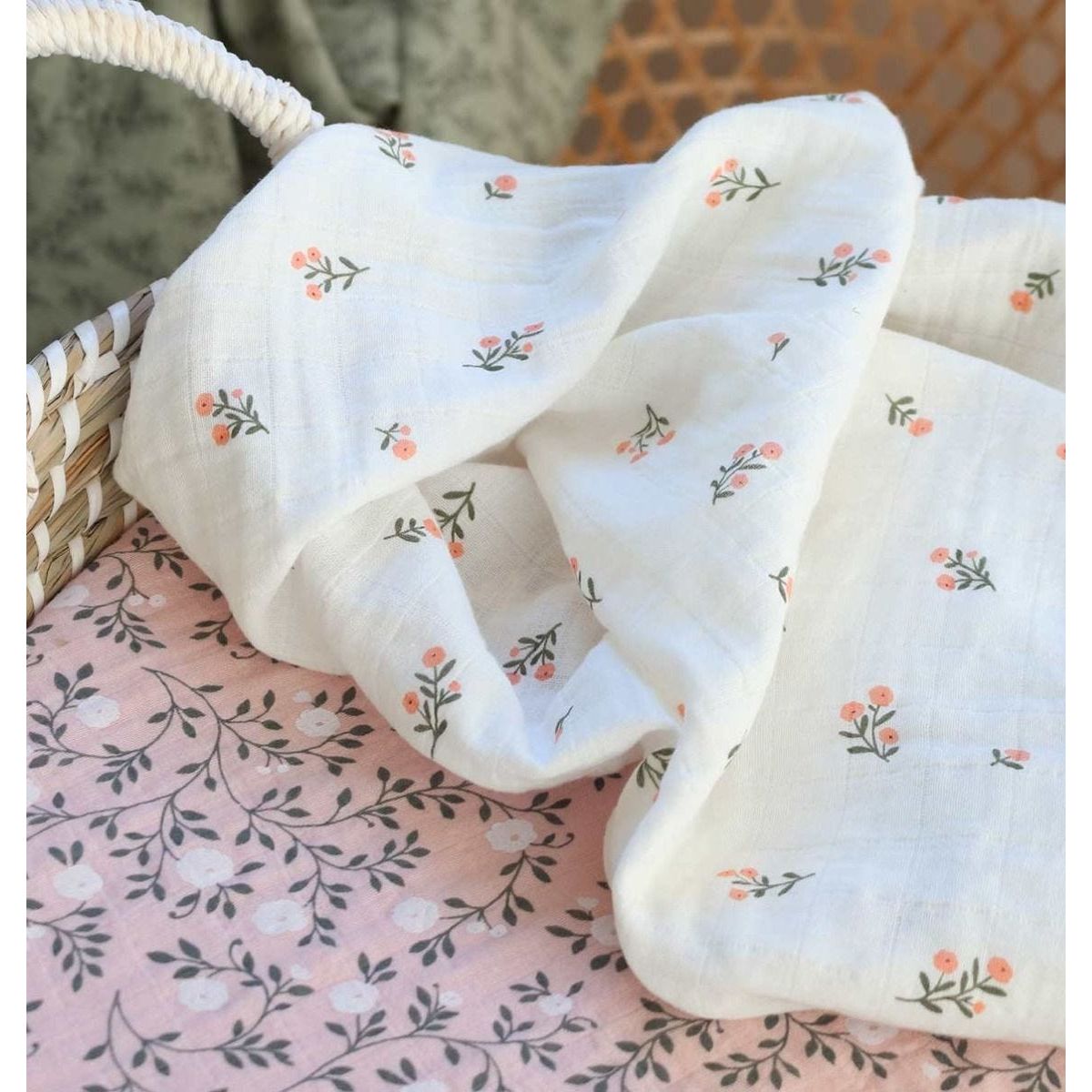 a-little-lovely-company-muslin-cloth-set-of-2-little-flowers-baby-nursery-allc-mulfpi01-00005