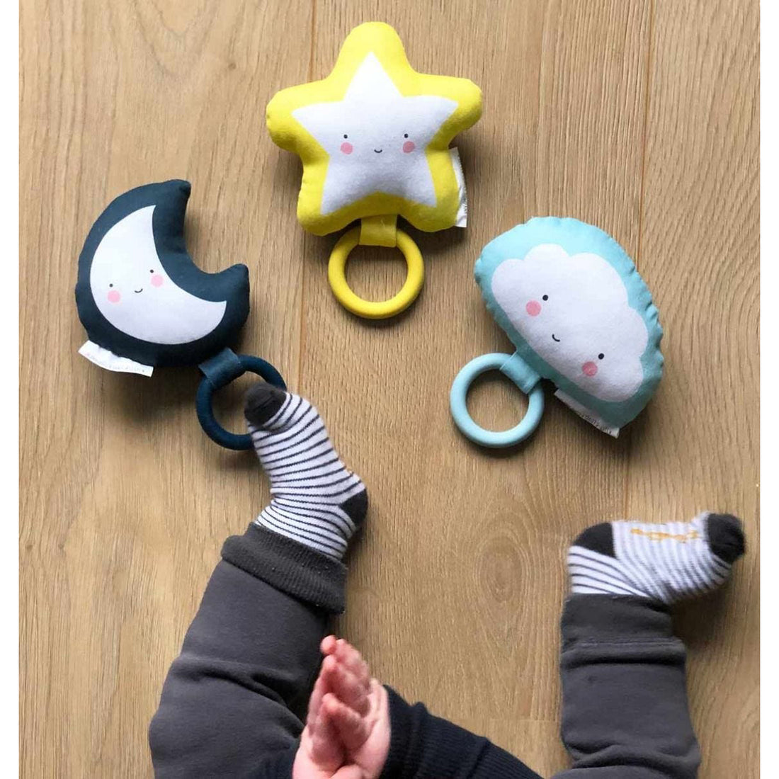 a-little-lovely-company-rattle-star- (5)
