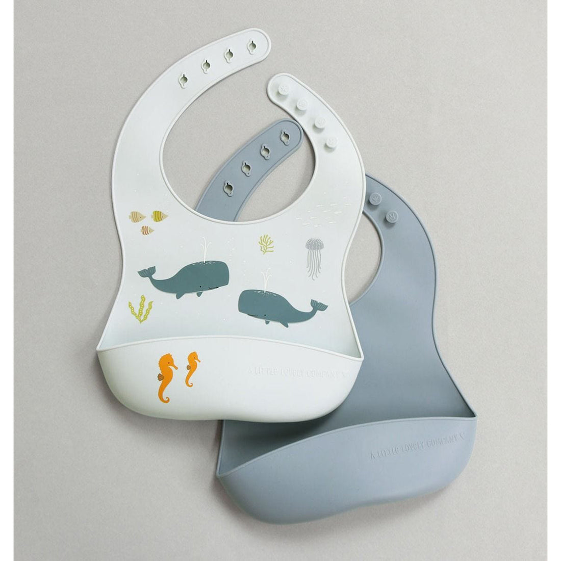 a-little-lovely-company-silicone-bibs-set-of-2-ocean-allc-sbocbu03- (3)