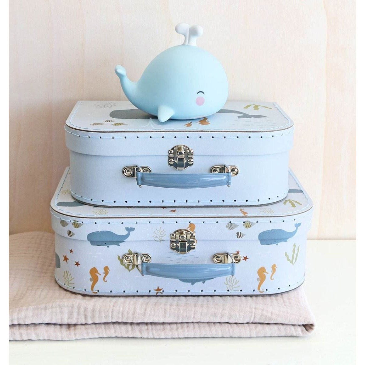 a-little-lovely-company-suitcase-set-ocean- (7)