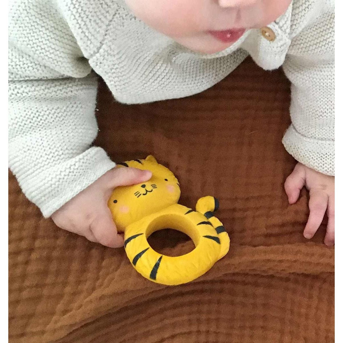 a-little-lovely-company-teether-ring-tiger- (10)