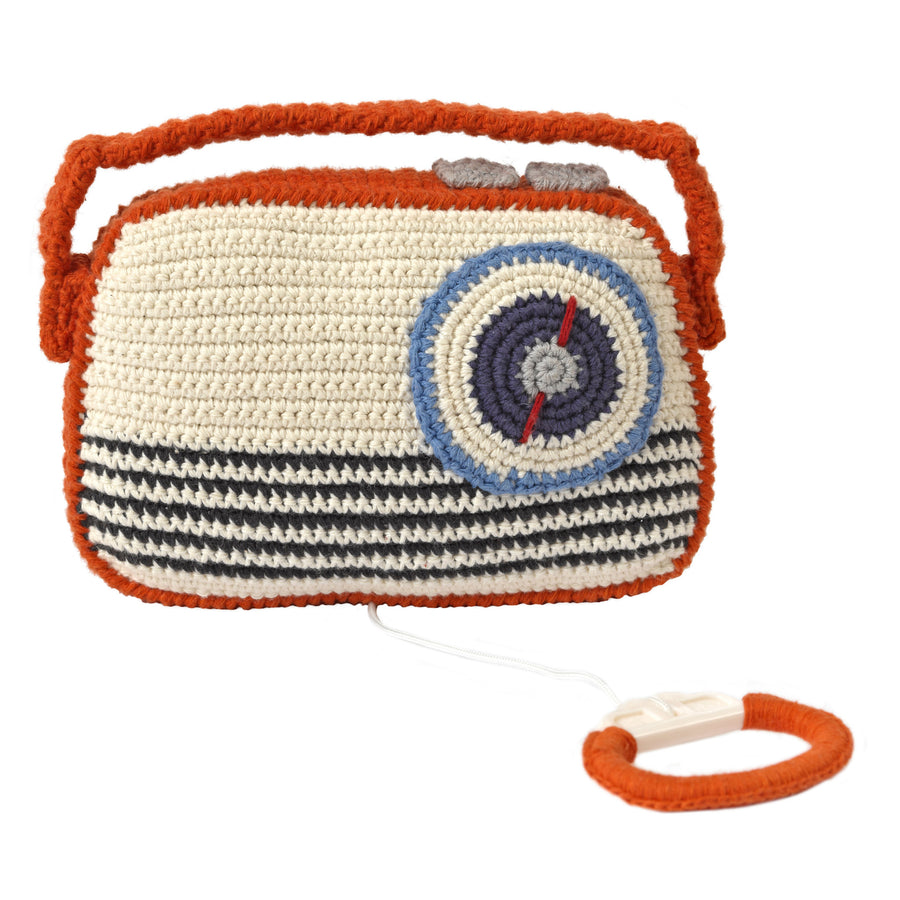 anne-claire-petit-radio-music-box-crochet-orange-01