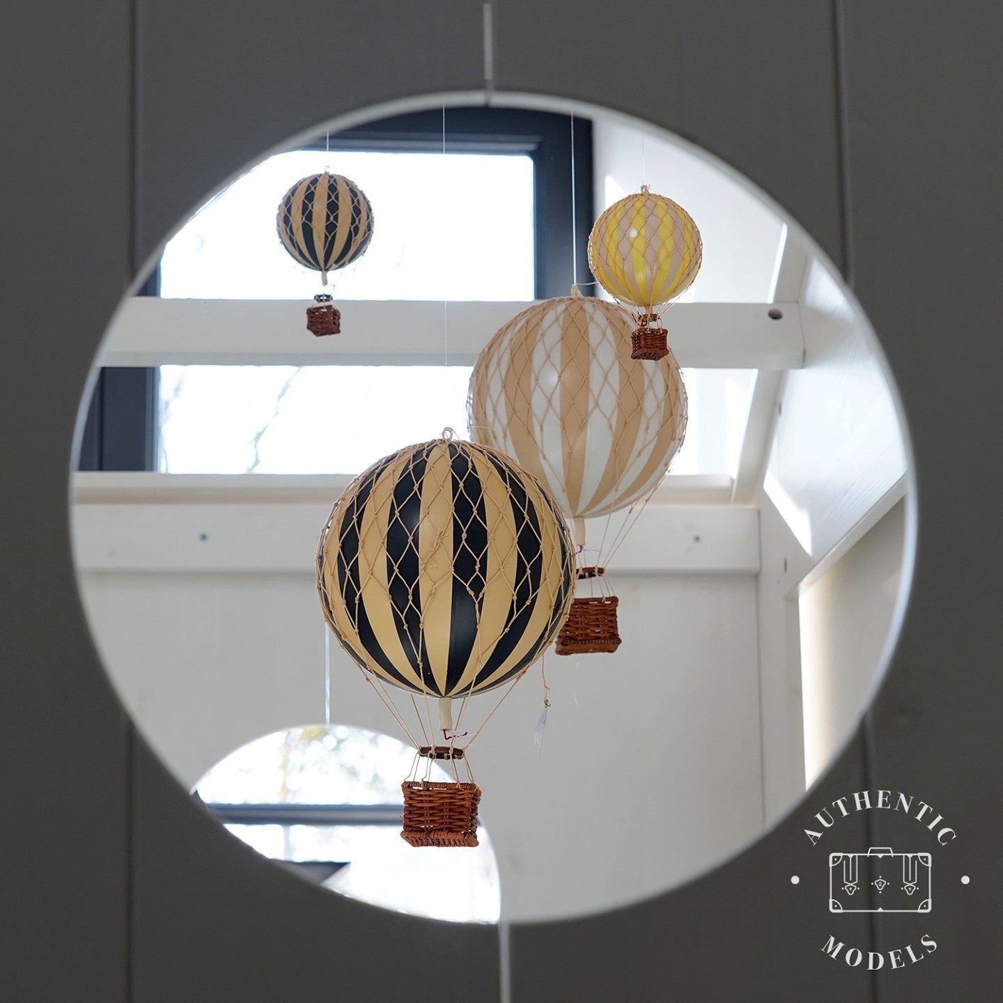 authentic-models-floating-the-skies-lavender-hot-air-balloon-hanging-decor-13cm-aumd-ap160l- (11)
