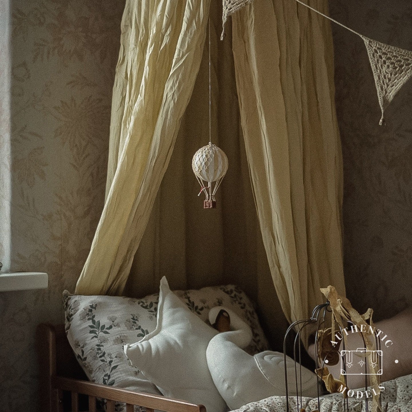 authentic-models-royal-aero-mint-hot-air-balloon-hanging-decor-56cm-aumd-ap163m- (14)