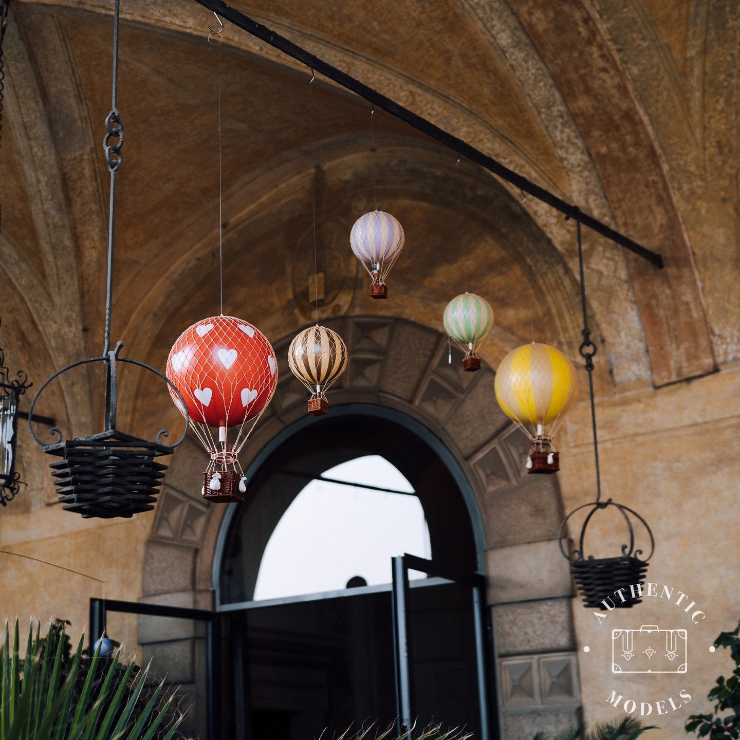 authentic-models-royal-aero-mint-hot-air-balloon-hanging-decor-56cm-aumd-ap163m- (11)