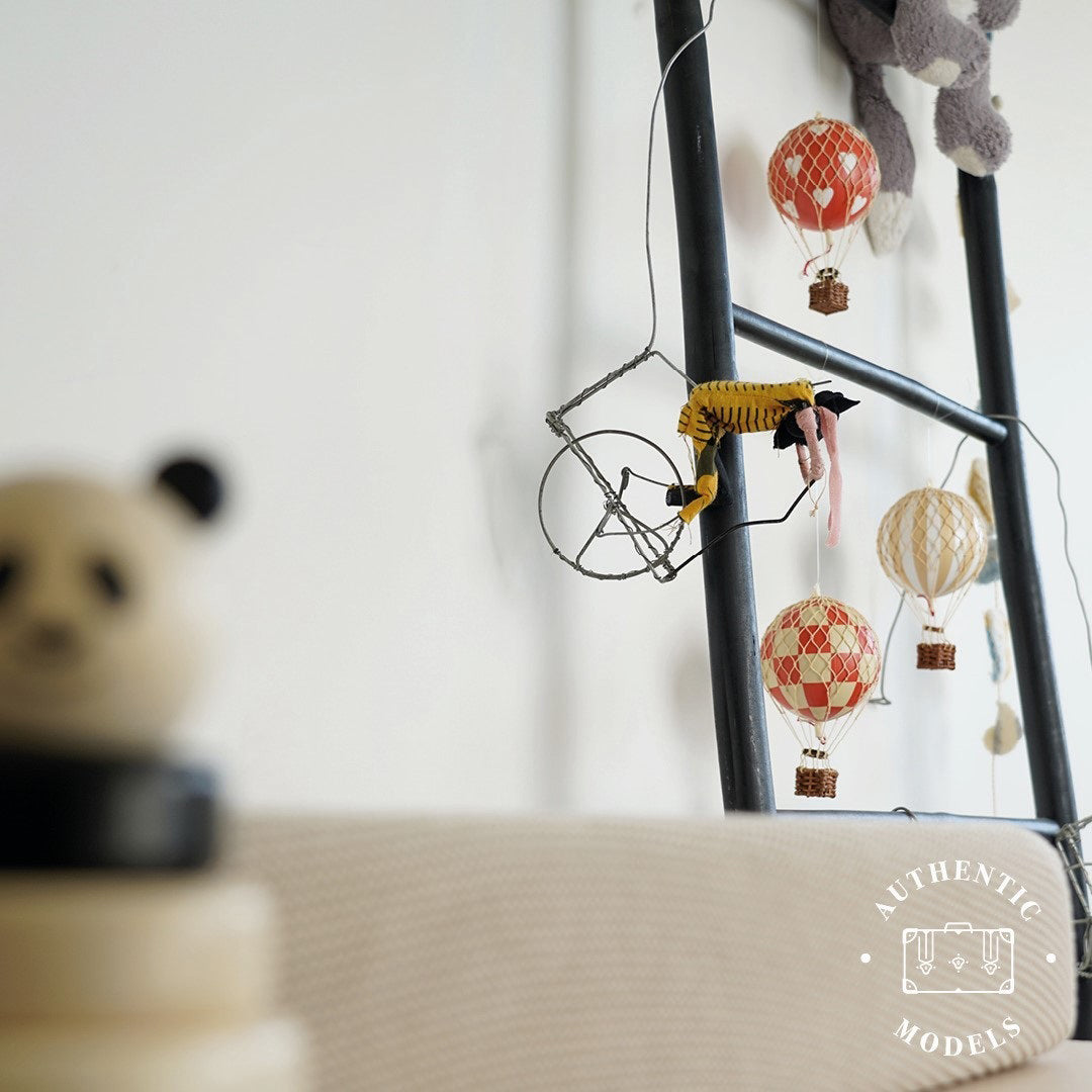 authentic-models-royal-aero-red-hearts-hot-air-balloon-hanging-decor-56cm-aumd-ap163rh- (13)