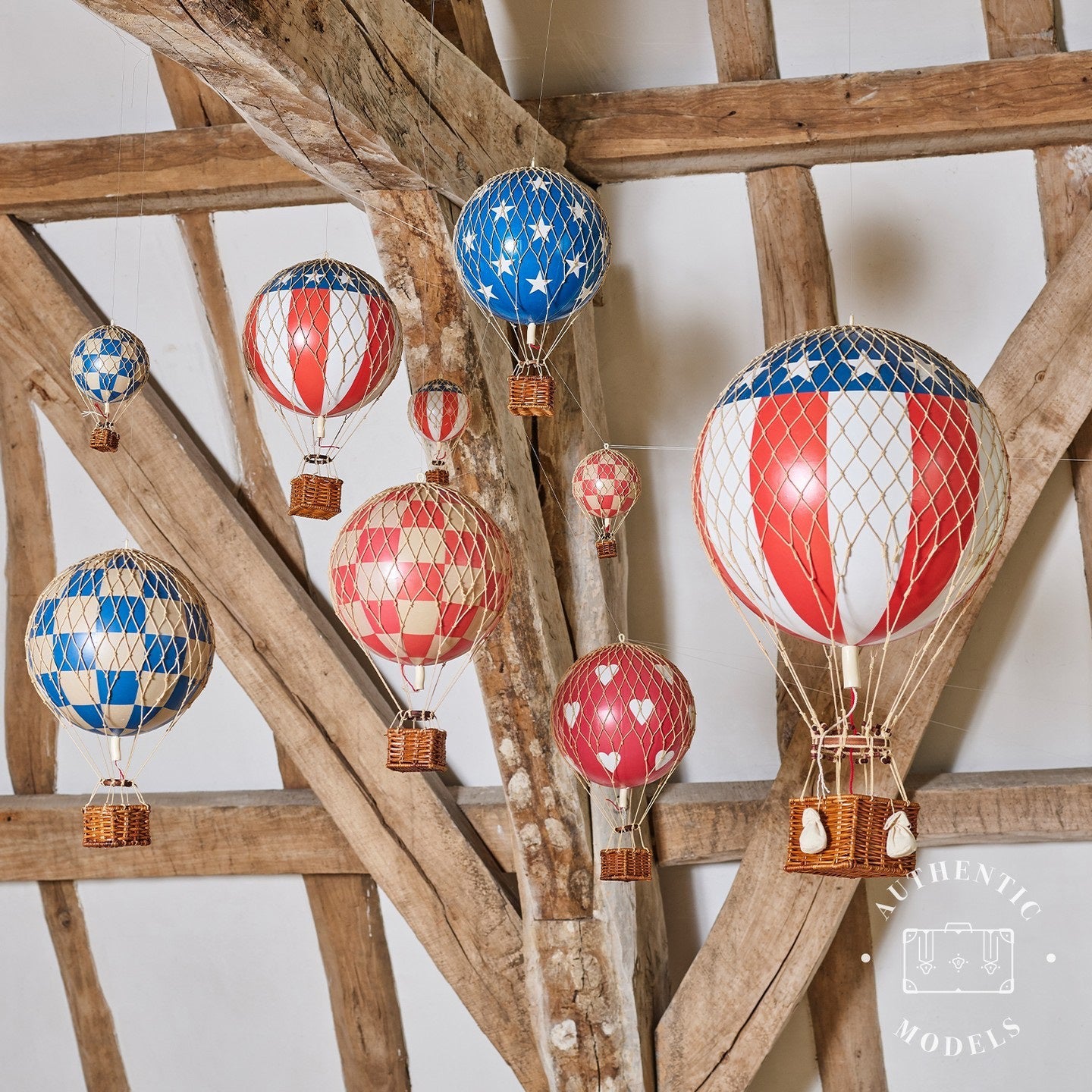 authentic-models-travels-light-red-hearts-hot-air-balloon-hanging-decor-30cm-aumd-ap161rh- (12)