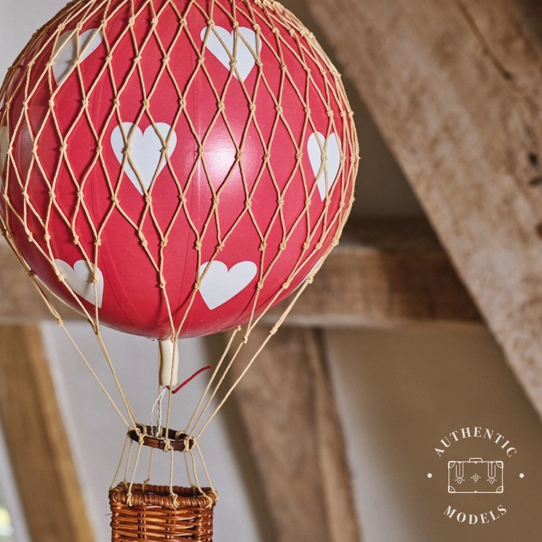 authentic-models-travels-light-red-hearts-hot-air-balloon-hanging-decor-30cm-aumd-ap161rh- (6)