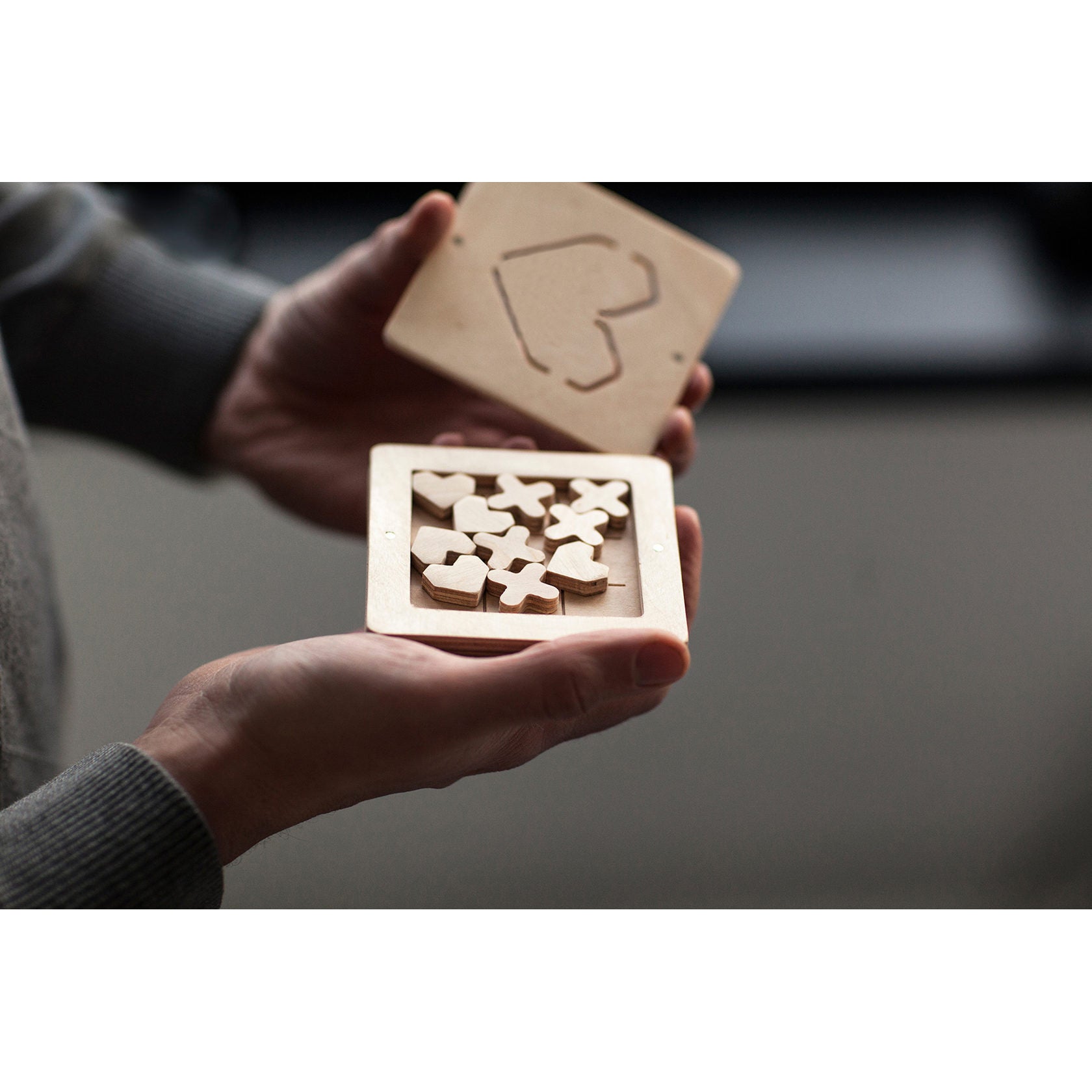 babai-wooden-classic-board-game-tic-tac-toe-love-is- (6)