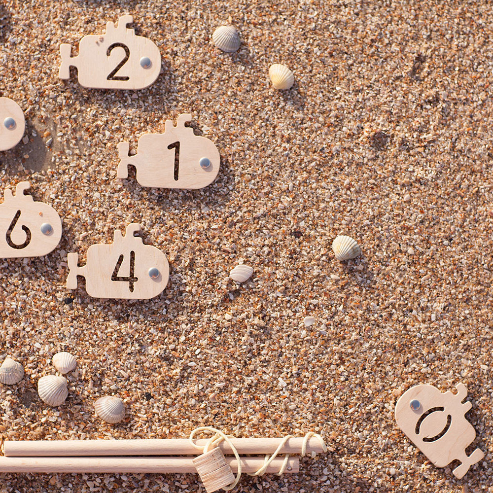 babai-wooden-fishing-game-set-on-magnets-for-learning-of-numbers-brave-submarines- (2)