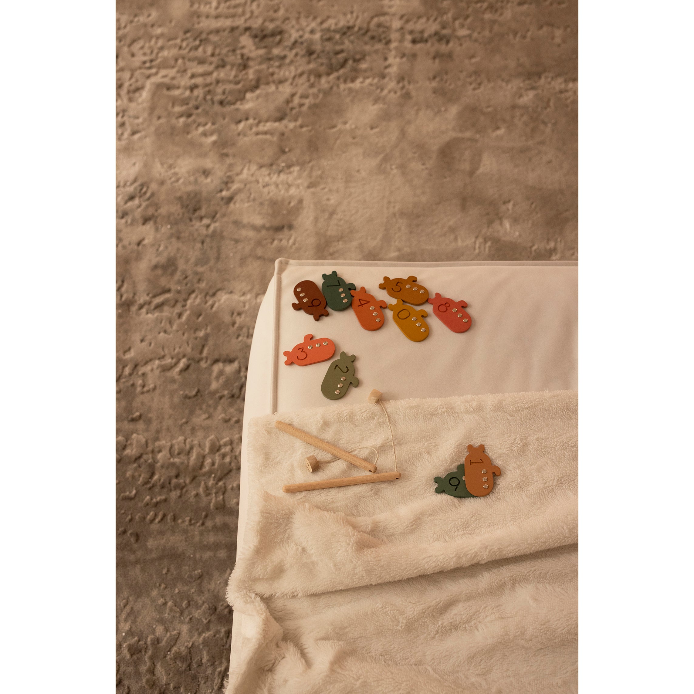 babai-wooden-fishing-game-set-on-the-magnets-brave-numbers-&-colors-bbai-num-fishes-cols- (1)