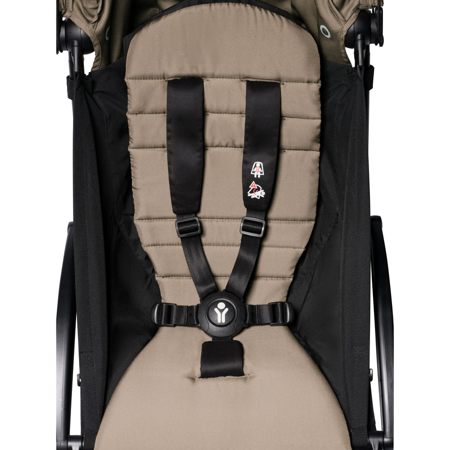 babyzen-yoyo²-0+-6+-baby-stroller-complete-set-white-frame-with-taupe-0+-newborn-pack-&-6+-color-pack- (10)