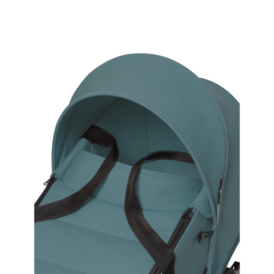 babyzen-yoyo²-bassinet-6+-baby-stroller-complete-set-black-frame-with-aqua-bassinet-&-6+-color-pack- (6)