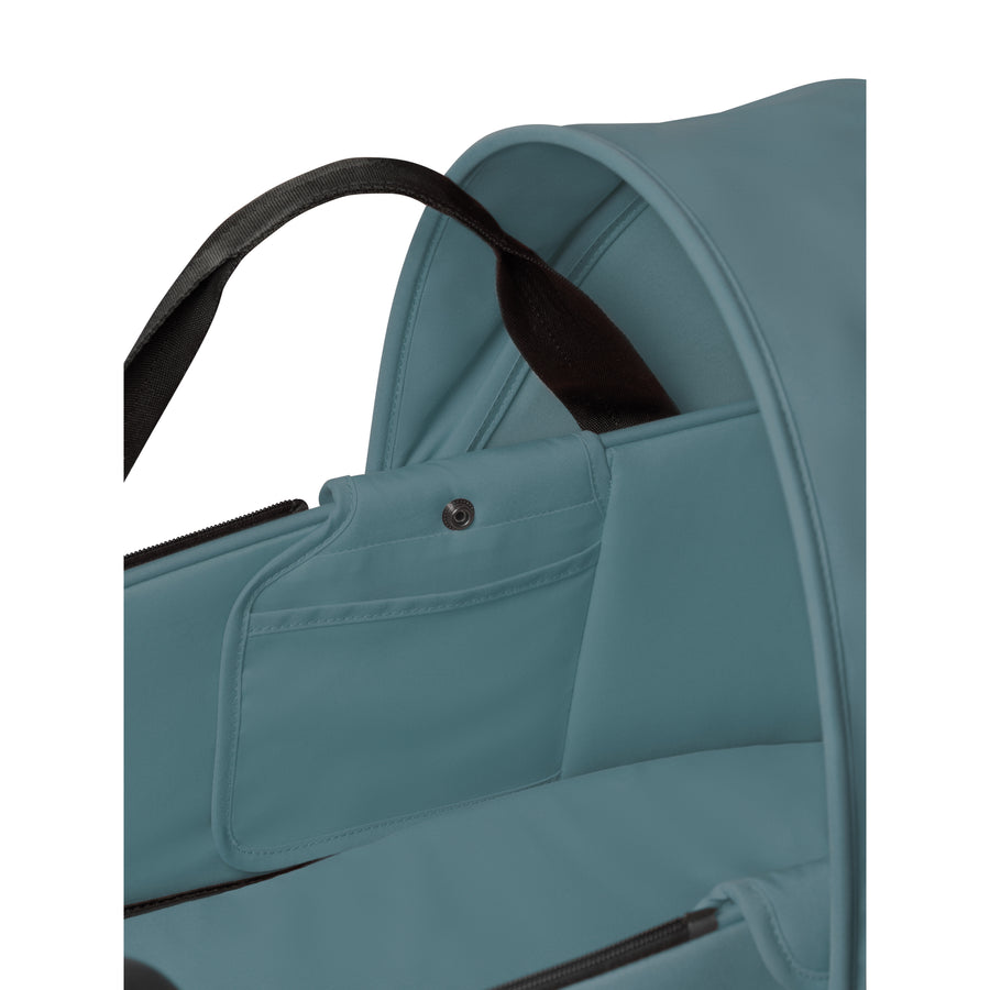 babyzen-yoyo²-bassinet-6+-baby-stroller-complete-set-black-frame-with-aqua-bassinet-&-6+-color-pack- (3)