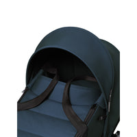 babyzen-yoyo²-bassinet-6+-baby-stroller-complete-set-white-frame-with-navy-blue-bassinet-&-air-france-blue-6+-color-pack- (4)