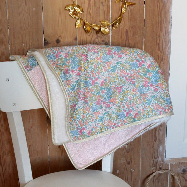 barnabe-aime-le-café-baby-blanket-carlotta-barn-bblanket-carlotta- (4)