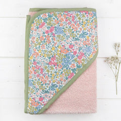 barnabe-aime-le-café-bath-towel-carlotta-barn-cabain-carlotta- (1)