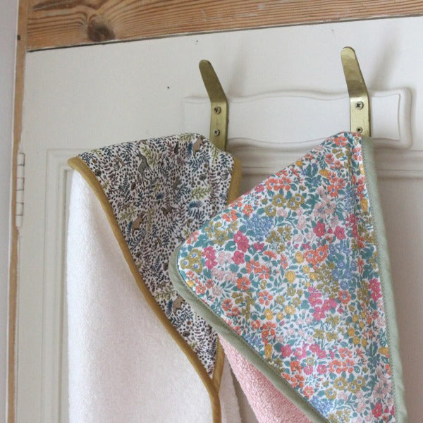 barnabe-aime-le-café-bath-towel-fabio-barn-cabain-fabio- (5)
