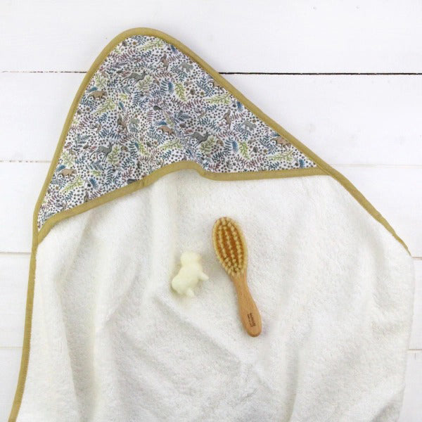 barnabe-aime-le-café-bath-towel-fabio-barn-cabain-fabio- (2)