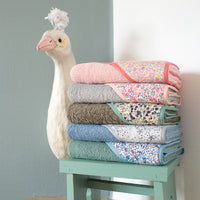 barnabe-aime-le-café-bath-towel-rachel- (2)